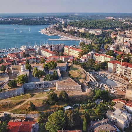 Candler'S Old Town Apartments Pula Buitenkant foto