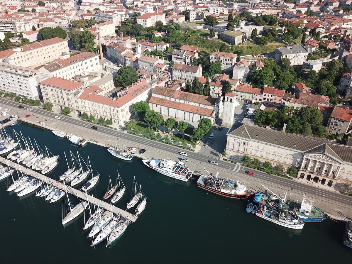 Candler'S Old Town Apartments Pula Buitenkant foto
